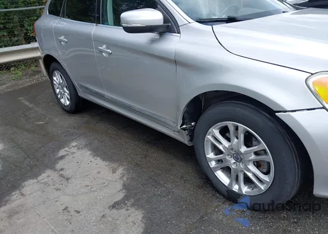 2015 Volvo Xc60 T5 Premier z USA, uszkodzony, nr VIN YV440MDK6F2632340